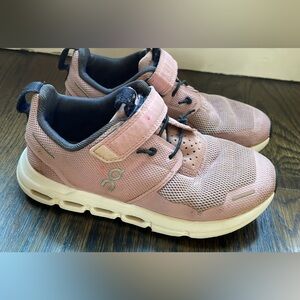 On cloud Kids Pink Athletic Shoes